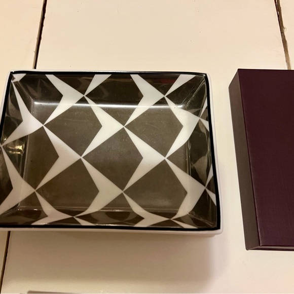 Jewelry boxes include Cartier, j crew plate, pouches of many brands New - Picture 5 of 6